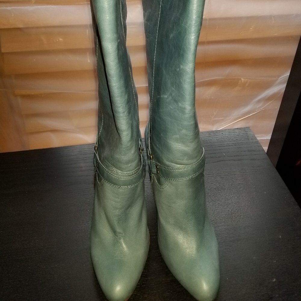Boots - Picture 6 of 8